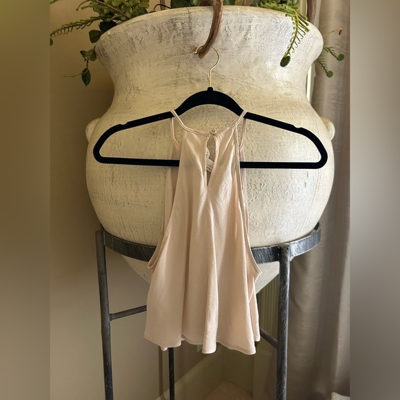 Pink halter top 🥞 - Picture 4 of 4